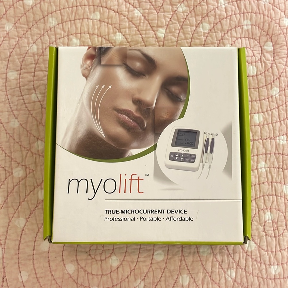 MyoLift 7E microcurrent facial device
